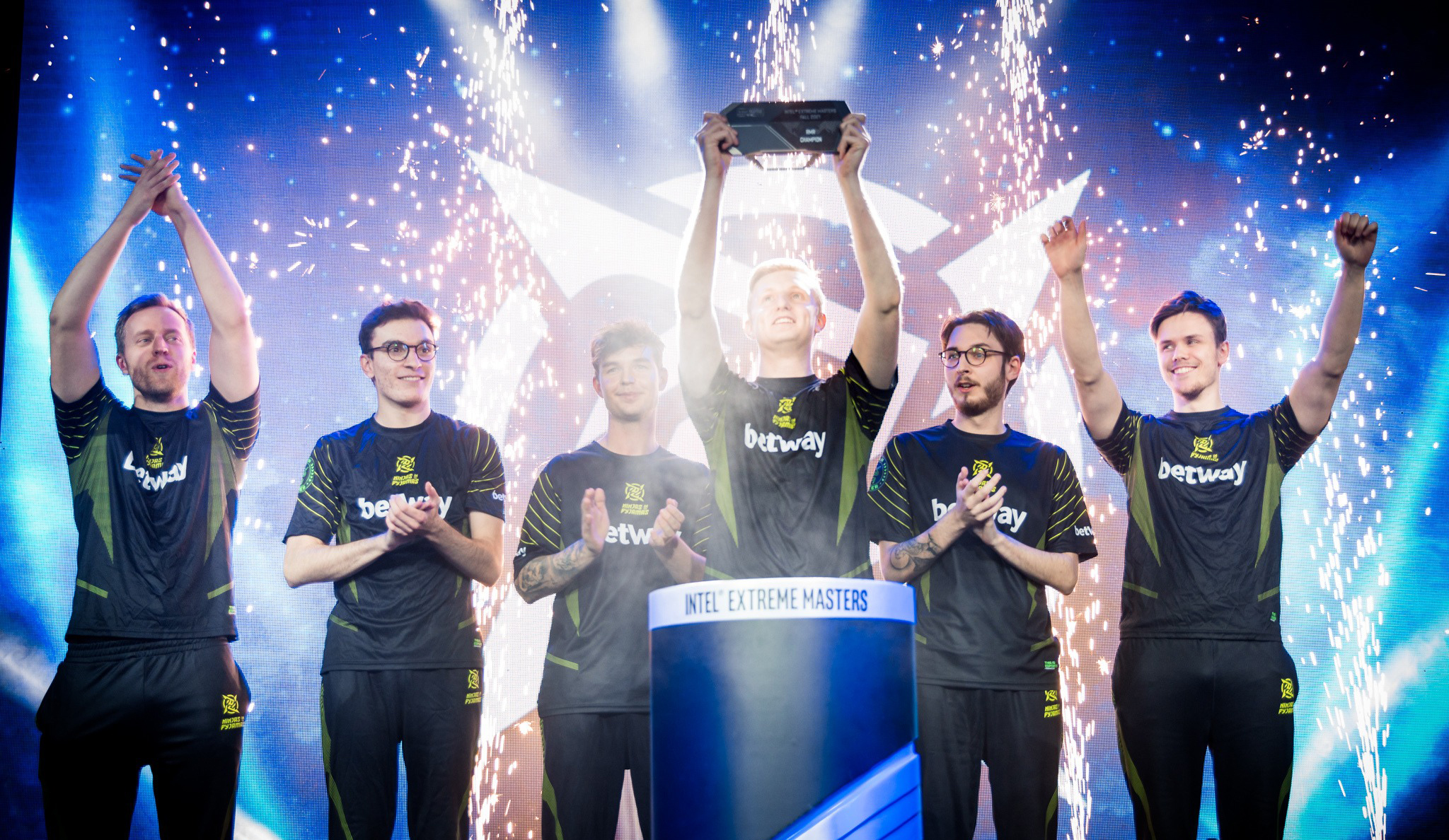 电子竞技盛宴：NRG战队VS GX队首次交锋激战对决-小艾电竞